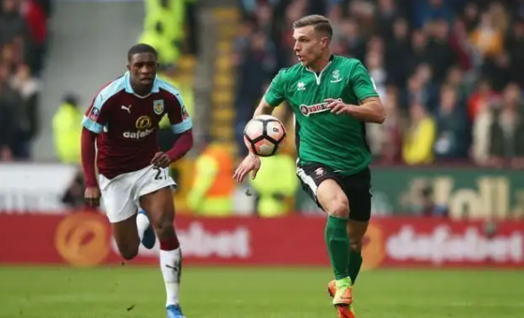 国王杯战报：拉菲尼亚助攻双响，瑟洛特补时绝平，巴萨4-4战平马竞